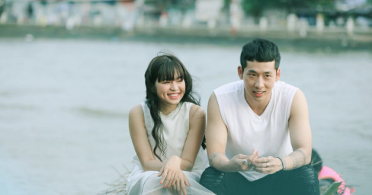 Tuấn Trần khoe ảnh tình tứ với người yêu, ai ngờ là cô Trà Long ngây ngô của "Mắt biếc"
