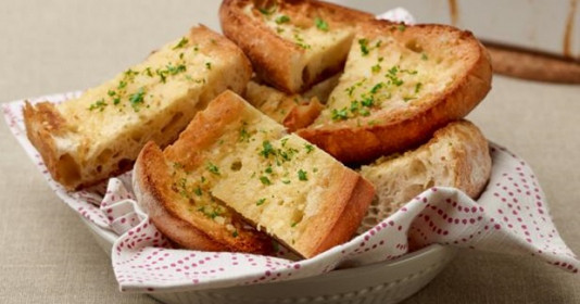 Bánh mì bơ tỏi siêu ngon tại nhà