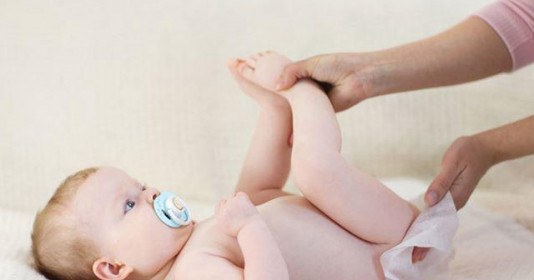 Trẻ đi ngoài nhiều lần trong ngày, cha mẹ chớ chủ quan!
