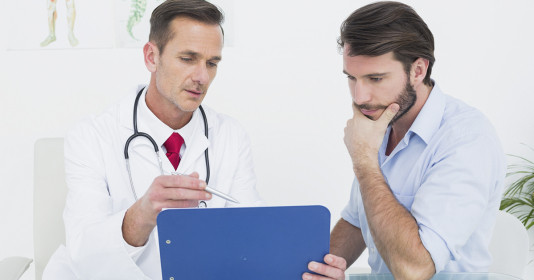 Các chuyên gia nói gì về những thói quen làm suy giảm chất lượng tinh trùng của chàng?