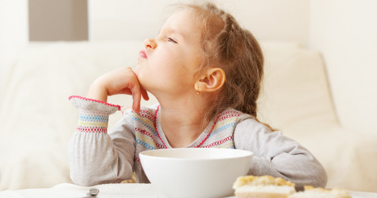Bác sĩ vạch trần 6 sai lầm mẹ nào cũng mắc phải của mẹ khi cho con ăn 
