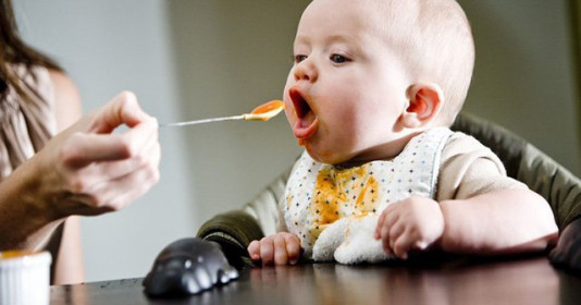 7 thực phẩm cấm kỵ với trẻ dưới 1 tuổi, mẹ nhớ để tránh cho con