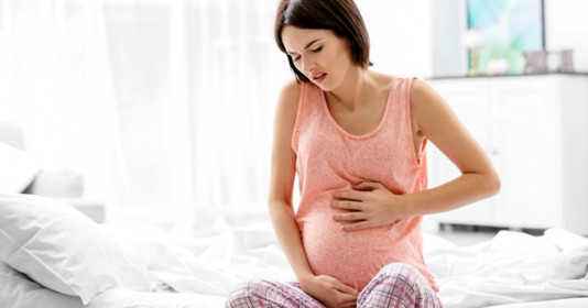 Tháng cuối mà cứ ngồi những tư thế này, bảo sao thai nhi không "khóc hoài" mẹ ơi!