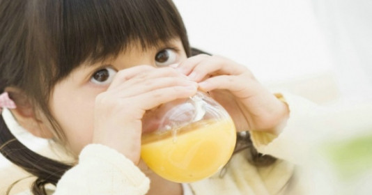 Trẻ bị sốt nên ăn gì? Những món ăn, thức uống cho trẻ hạ nhanh cơn sốt