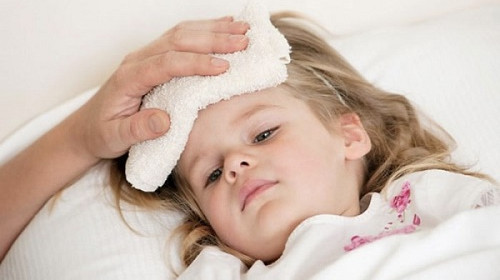 Cảnh báo sai lầm trong khi hạ sốt cho trẻ khiến bé lâu khỏi