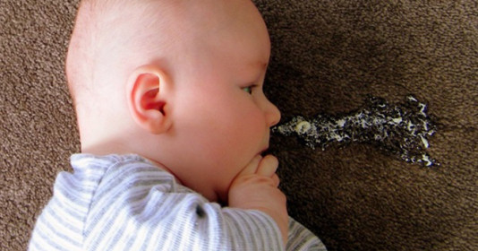 Trẻ bị ọc sữa bao lâu cho bú lại? Những cách chăm sóc và xử trí cho mẹ 