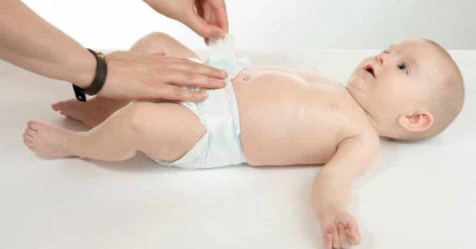 Những lưu ý cần thiết để mẹ chọn đúng loại tã cho con yêu