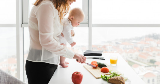 Mẹ cho con bú ăn những món này, con ngủ xuyên đêm tăng cân vù vù