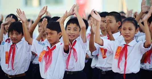 Học sinh tiểu học chính thức được miễn đóng học phí bắt đầu từ ngày 1/7, học sinh ngoài cơ sở công lập được hỗ trợ học phí