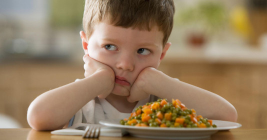 Trẻ 4 tuổi biếng ăn phải làm sao? Biện pháp để trẻ hết biếng ăn
