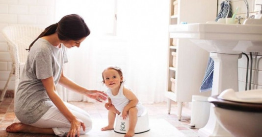 3 cách đơn giản đến bất ngờ để mẹ xóa sạch chứng táo bón cho con