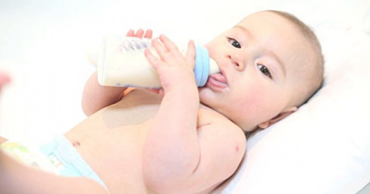 Giải pháp cho mẹ khi con sơ sinh bị ọc sữa, hay thở khò khè