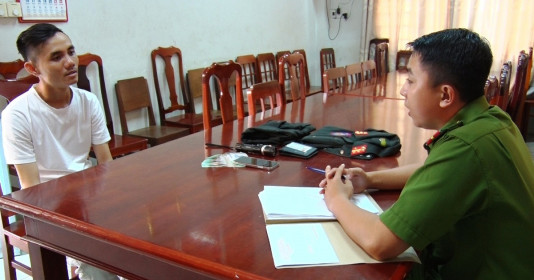 Đàn ông giả gái và công an để lừa tiền hơn 100 triệu