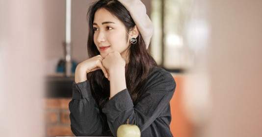 Hòa Minzy khoe vẻ đẹp nền nã khi diện áo dài cách tân 