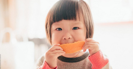 Top những loại trái cây giàu vitamin C mẹ nên bổ sung cho con yêu trong mùa hè