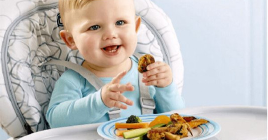 Dạy con ăn dặm BLW và những nguyên tắc giúp mẹ "trăm trận trăm thắng"