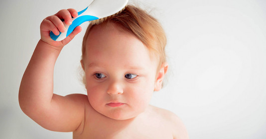 Mẹ hốt hoảng thấy con 3 tháng tuổi bị rụng tóc, đọc ngay những lời khuyên sau đây của bác sĩ