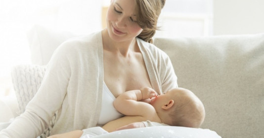 Cho con bú đúng cách: Cứ ngỡ là bản năng nhưng hóa ra ai cũng đều phải học