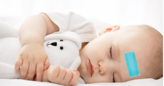 Liệu có nên hạ sốt cho trẻ bằng thuốc? Để trả lời mẹ, bác sĩ bật mí "chiêu" cực hay để hạ sốt không cần thuốc