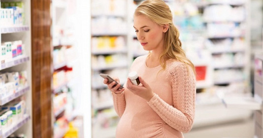 Mua mỹ phẩm, mẹ nhớ tránh những loại này để không lo dị tật thai nhi