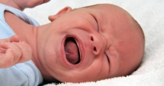 Mách bố mẹ mẹo hay chữa vặn mình ở trẻ sơ sinh