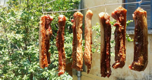 Hà Nội đang nắng gắt, cơ hội cho chị em làm ngay món thịt phơi nắng "huyền thoại" đây rồi