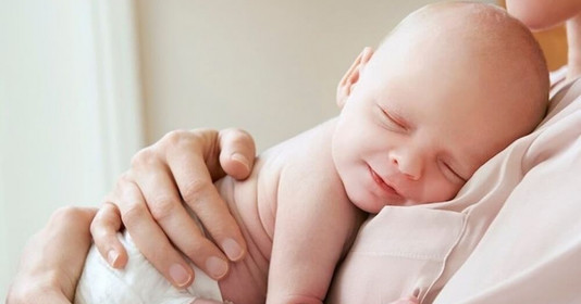 Những bộ phận trên cơ thể bé sơ sinh mẹ cần ưu tiên “số một”