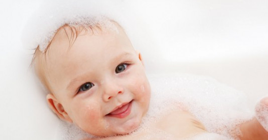 Trẻ 3 tháng tuổi bị rụng tóc cần phải lo lắng hay không?