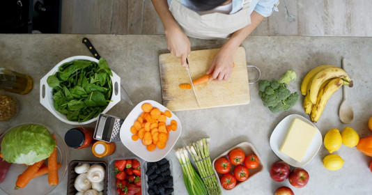 Nếu không muốn nuôi con bằng sữa bột, mẹ cứ ăn những loại rau sẵn có này để sữa ào ào