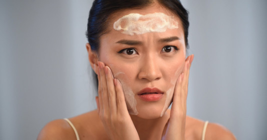 Bỏ ngay 5 thói quen xấu hủy hoại làn da của bạn