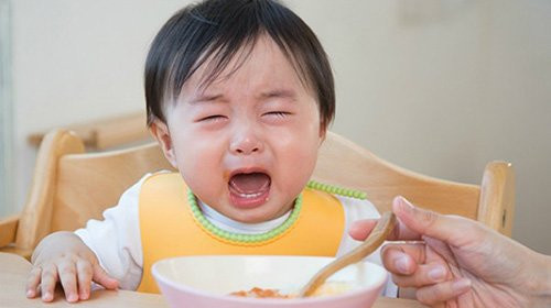 Sai lầm của mẹ khiến trẻ biếng ăn, chậm lớn