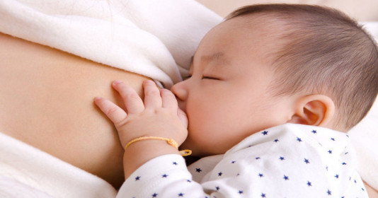 Trẻ sơ sinh bú bao nhiêu sữa mỗi ngày là đủ no?