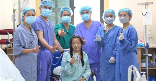 Trên 40 chuyên gia tham gia ca ghép đồng thời tim - phổi cho người bệnh suy đa tạng