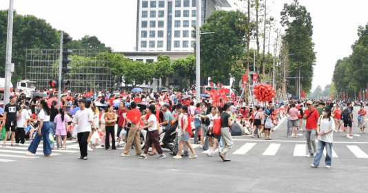 40 điểm phát nước uống, đồ ăn miễn phí cho người dân xem diễu binh ở Hà Nội