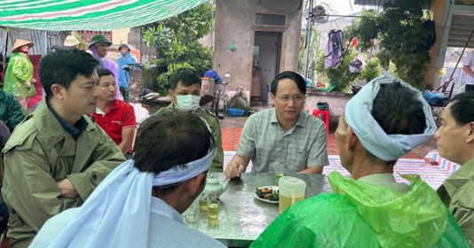 Thanh Hóa: Bà lao vào cứu cháu bị điện giật sau khi tắm, cả hai bà cháu tử vong thương tâm
