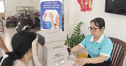 Cải thiện tật khúc xạ cho người dân ở Cần Thơ