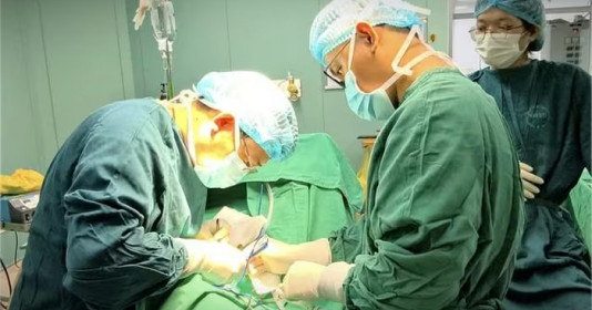 Nguy cơ liệt mặt, mù lòa từ u tuyến nước bọt ác tính