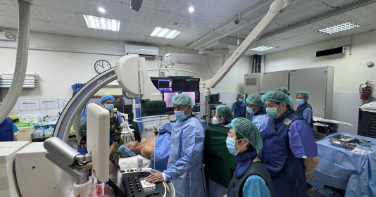 Khoảnh khắc “tuột dù” – Trái tim căng như dây đàn trong phòng can thiệp tim