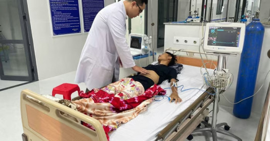 Bác sĩ từ đất liền bay gấp ra Côn Đảo cấp cứu bệnh nhân tai nạn giao thông nguy kịch