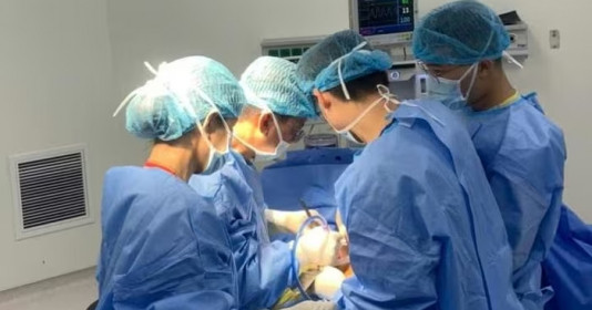 Ca phẫu thuật hiếm: Lấy sỏi mật thành công cho bệnh nhân có tim bên phải, phủ tạng đảo ngược