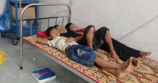 Quảng Trị: 40 học sinh nhập viện nghi ngộ độc thực phẩm sau bữa sáng tại trường