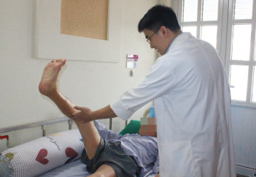 Phẫu thuật thành công thay khớp háng toàn phần cho bệnh nhân 104 tuổi