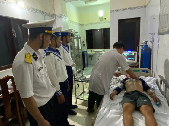 Bệnh xá Trường Sa cấp cứu ngư dân bị tai biến giảm áp khi lặn sâu