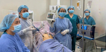 Phẫu thuật thành công cho sản phụ mang thai gần 15 tuần bị khối u buồng trứng chiếm gần toàn bộ ổ bụng