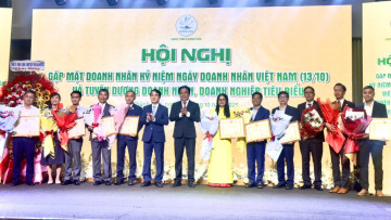 Khánh Hòa tôn vinh cộng đồng doanh nghiệp, doanh nhân tiêu biểu năm 2025