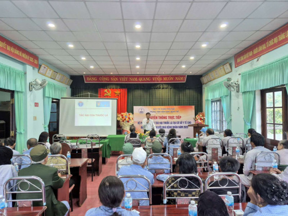 Huế: Truyền thông trực tiếp về phòng, chống tác hại thuốc lá tại Trung tâm Y tế A Lưới