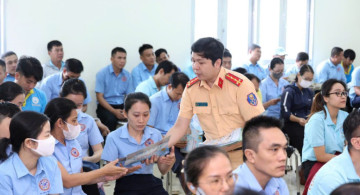 Cảnh sát giao thông Khánh Hòa đẩy mạnh tuyên truyền, xây dựng văn hóa giao thông an toàn