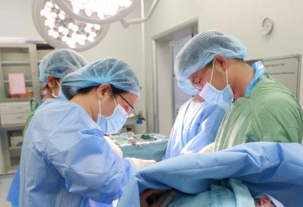 "Chạy đua" giành lại sự sống cho sản phụ bị ngừng tim do sốc phản vệ sau sinh