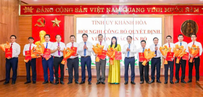 Khánh Hòa công bố các quyết định về công tác cán bộ
