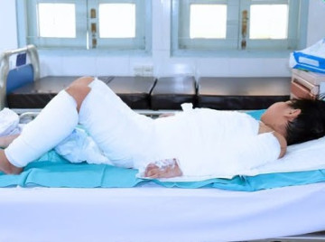 Nồi nước sôi của chiếc xe bánh bao bị đổ văng vào bé trai 7 tuổi dẫn đến bỏng nặng